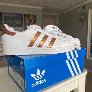 Adidas Superstar White/Rosegold 7.5 Sneakers